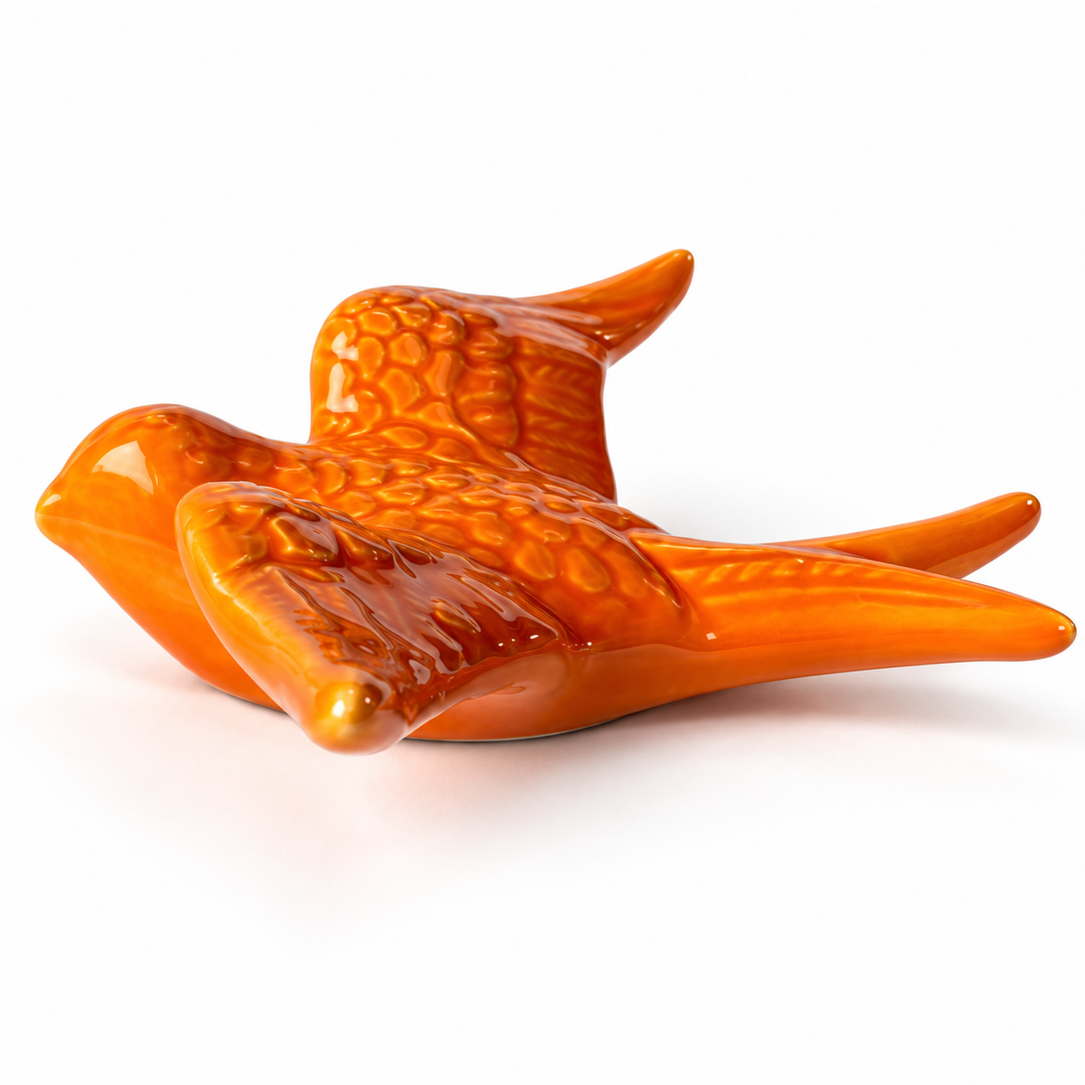Andorinha portuguesa em cerâmica vidrada, laranja. De lado.